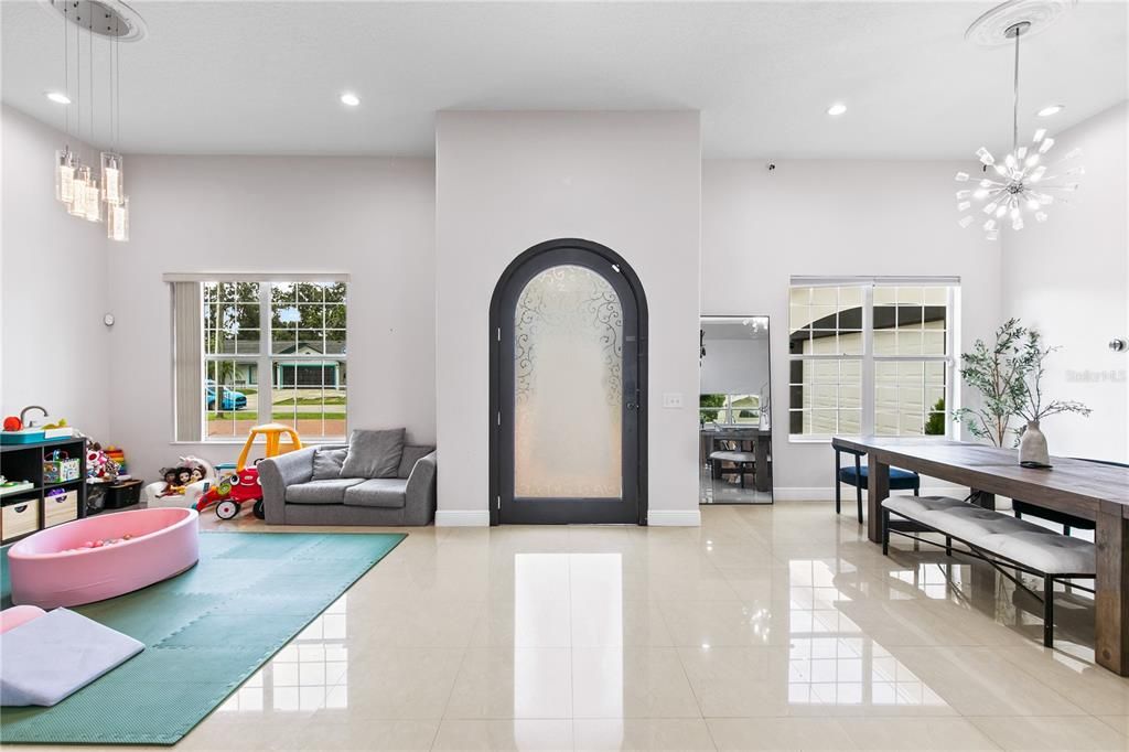 For Sale: $540,000 (3 beds, 3 baths, 2160 Square Feet)