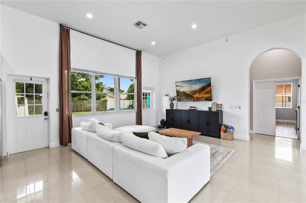 For Sale: $540,000 (3 beds, 3 baths, 2160 Square Feet)