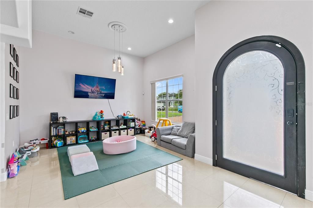 For Sale: $540,000 (3 beds, 3 baths, 2160 Square Feet)