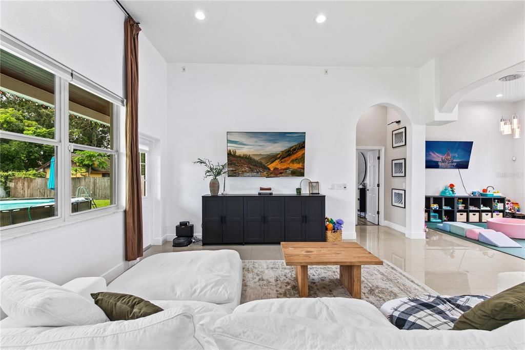 For Sale: $540,000 (3 beds, 3 baths, 2160 Square Feet)