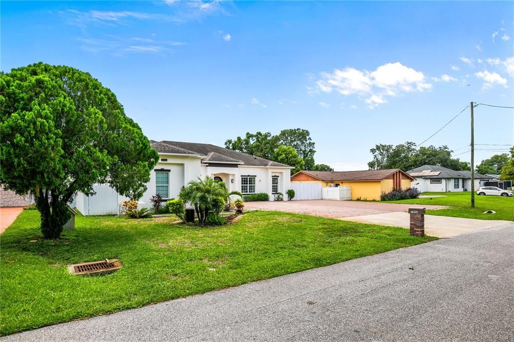 For Sale: $540,000 (3 beds, 3 baths, 2160 Square Feet)