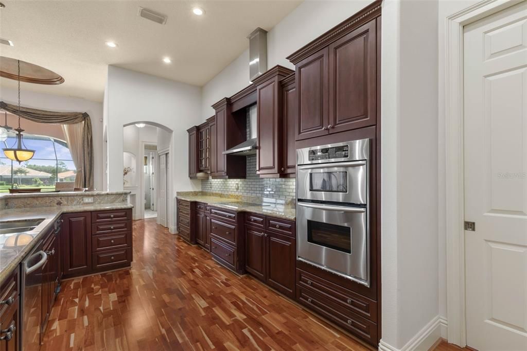 En Venta: $1,185,000 (4 camas, 3 baños, 2946 Pies cuadrados)