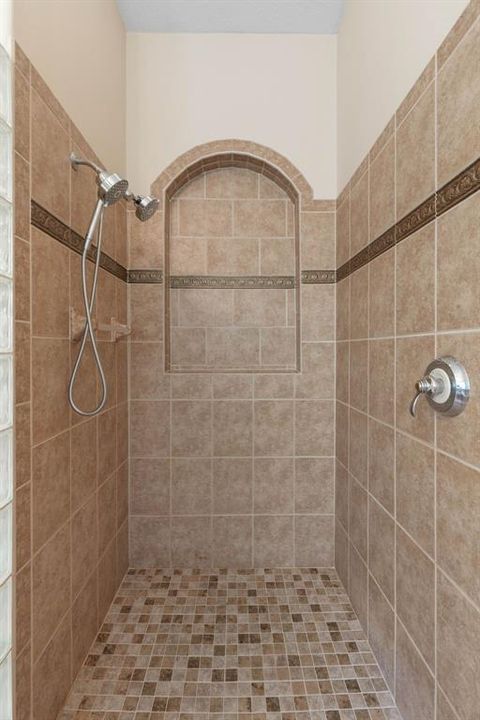 En Venta: $1,185,000 (4 camas, 3 baños, 2946 Pies cuadrados)