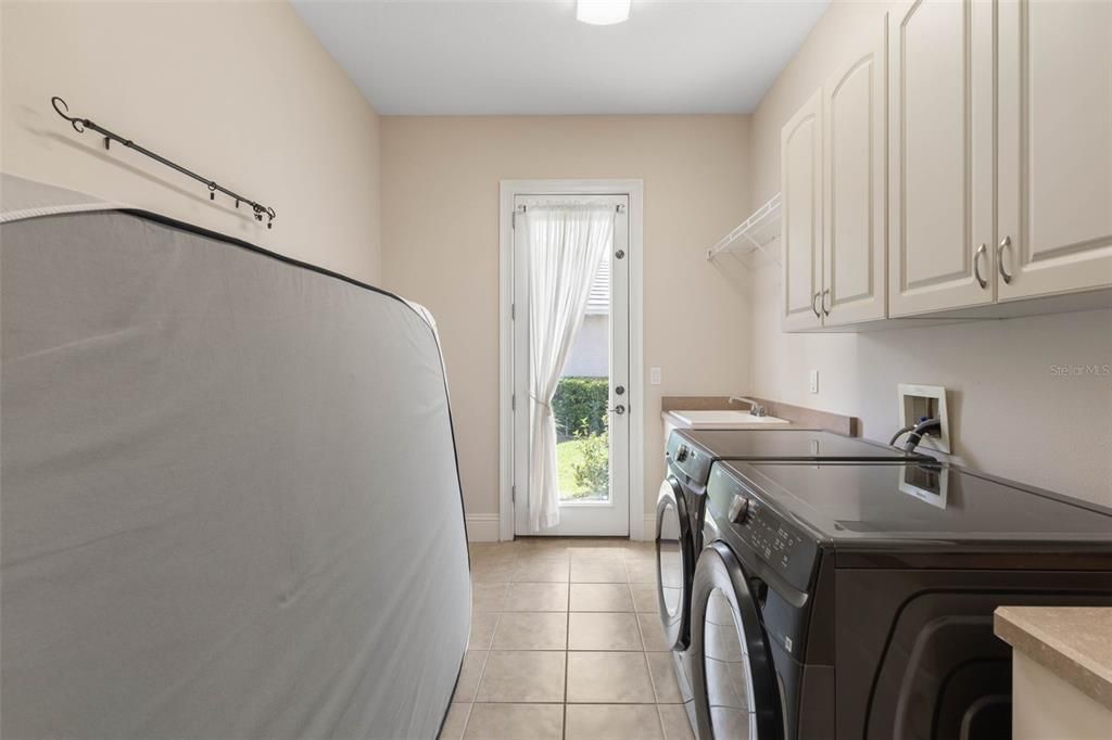 En Venta: $1,185,000 (4 camas, 3 baños, 2946 Pies cuadrados)