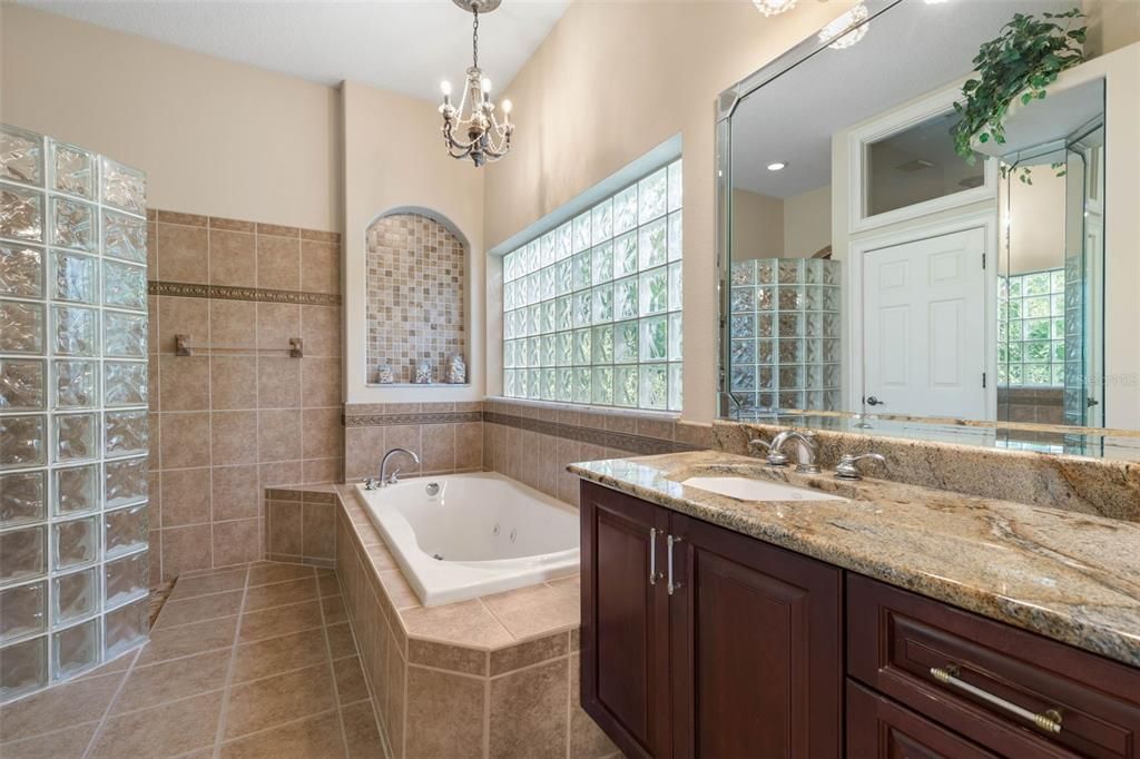 En Venta: $1,185,000 (4 camas, 3 baños, 2946 Pies cuadrados)