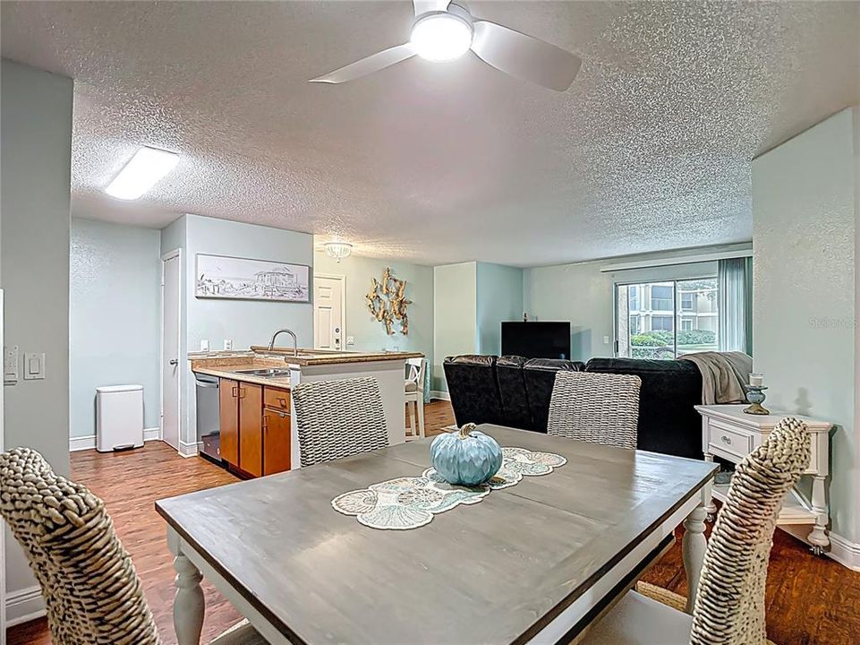 待售: $140,000 (2 贝兹, 1 浴室, 1051 平方英尺)