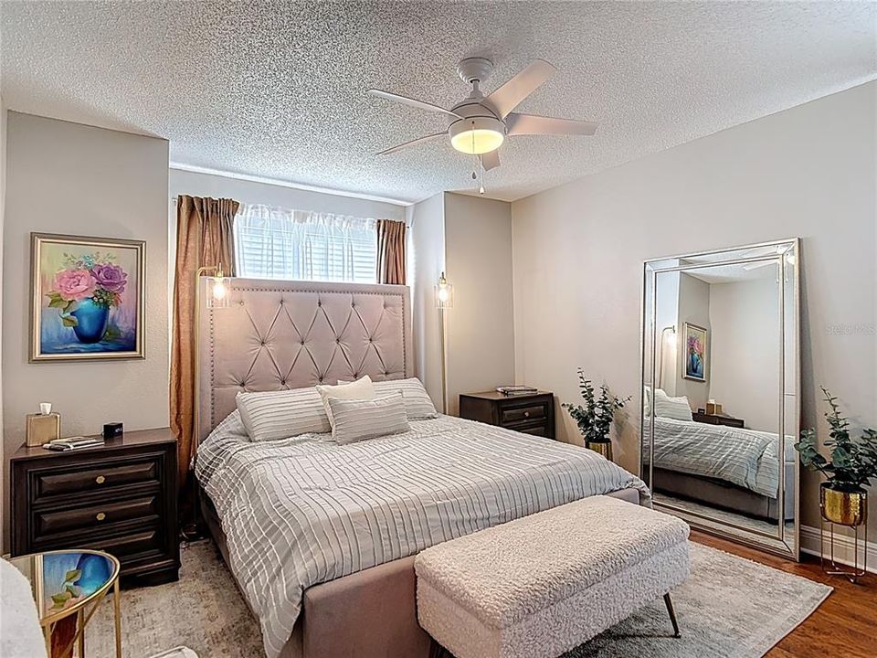 待售: $140,000 (2 贝兹, 1 浴室, 1051 平方英尺)