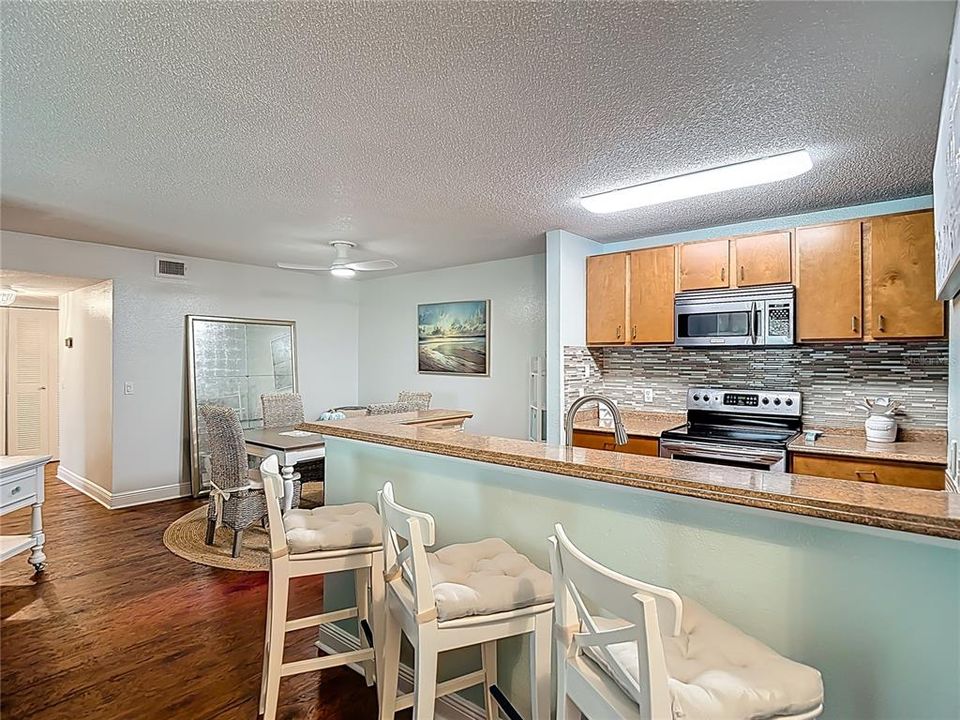 待售: $140,000 (2 贝兹, 1 浴室, 1051 平方英尺)