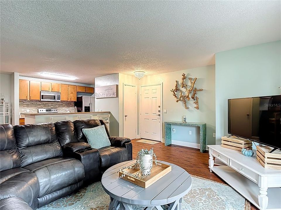 待售: $140,000 (2 贝兹, 1 浴室, 1051 平方英尺)