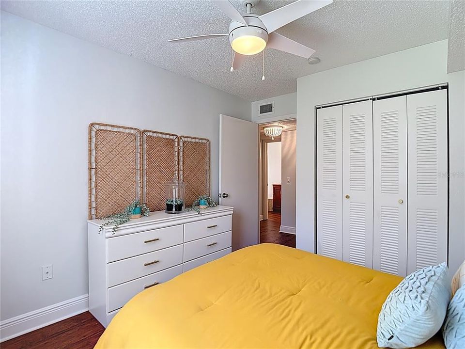 待售: $140,000 (2 贝兹, 1 浴室, 1051 平方英尺)