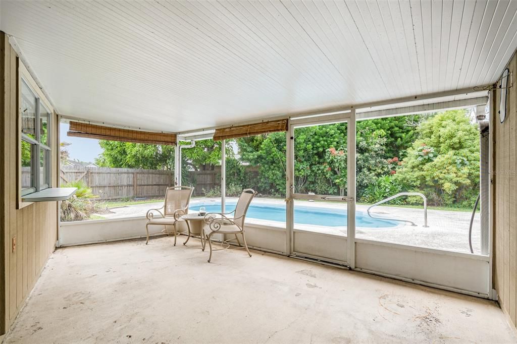 Active With Contract: $285,000 (3 beds, 2 baths, 1090 Square Feet)