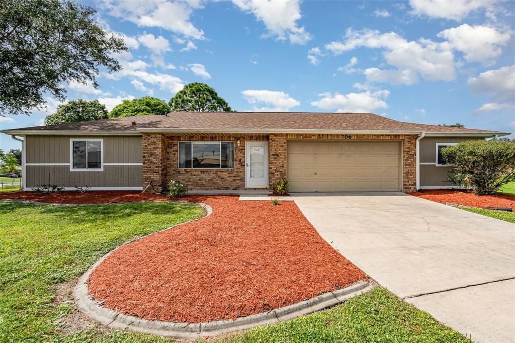 Active With Contract: $285,000 (3 beds, 2 baths, 1090 Square Feet)