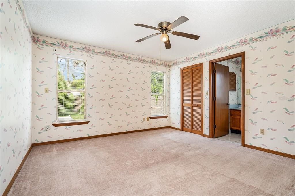 Active With Contract: $285,000 (3 beds, 2 baths, 1090 Square Feet)