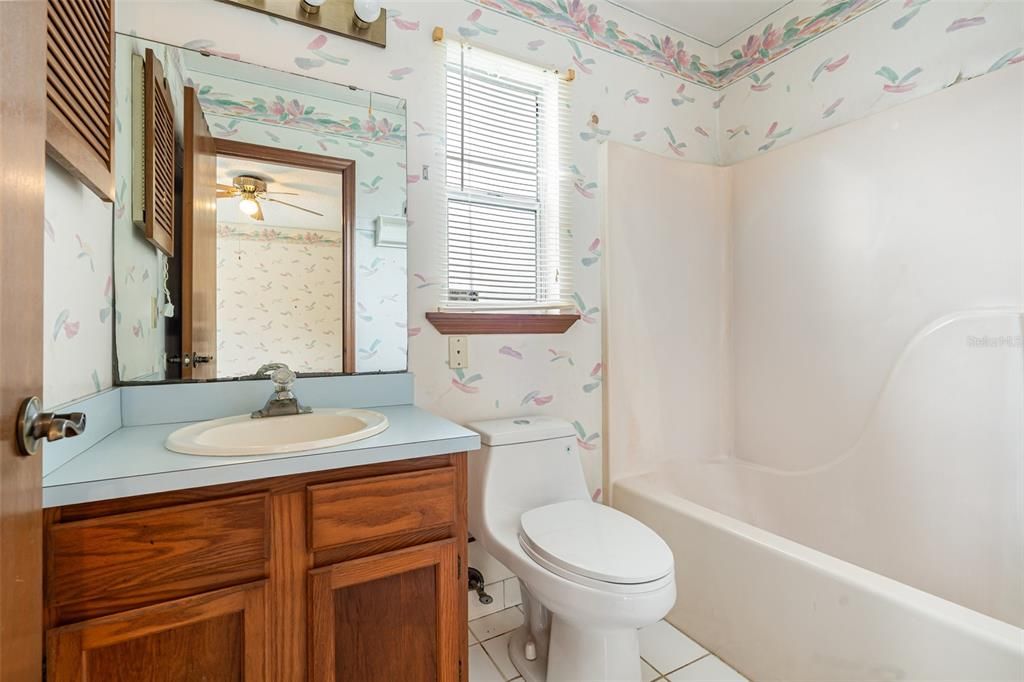 Active With Contract: $285,000 (3 beds, 2 baths, 1090 Square Feet)