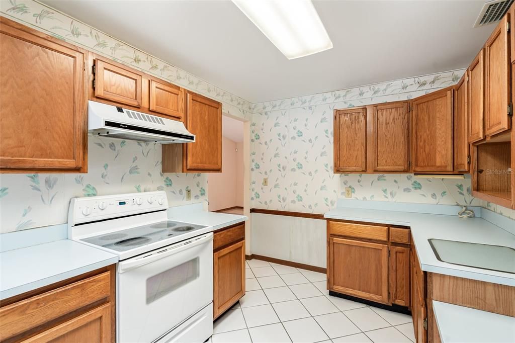 Active With Contract: $285,000 (3 beds, 2 baths, 1090 Square Feet)