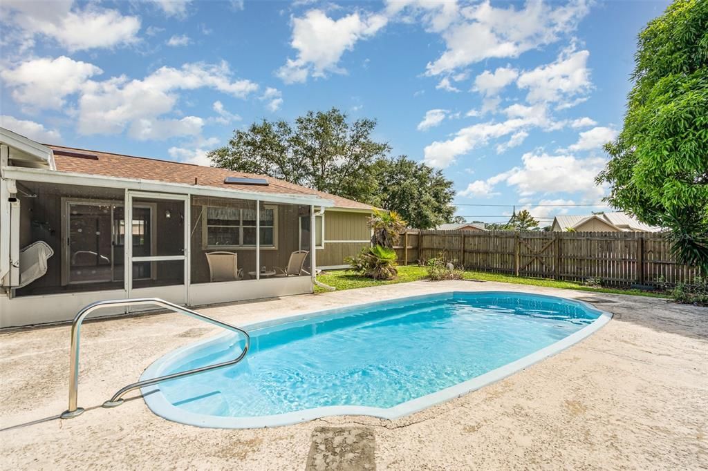 Active With Contract: $285,000 (3 beds, 2 baths, 1090 Square Feet)