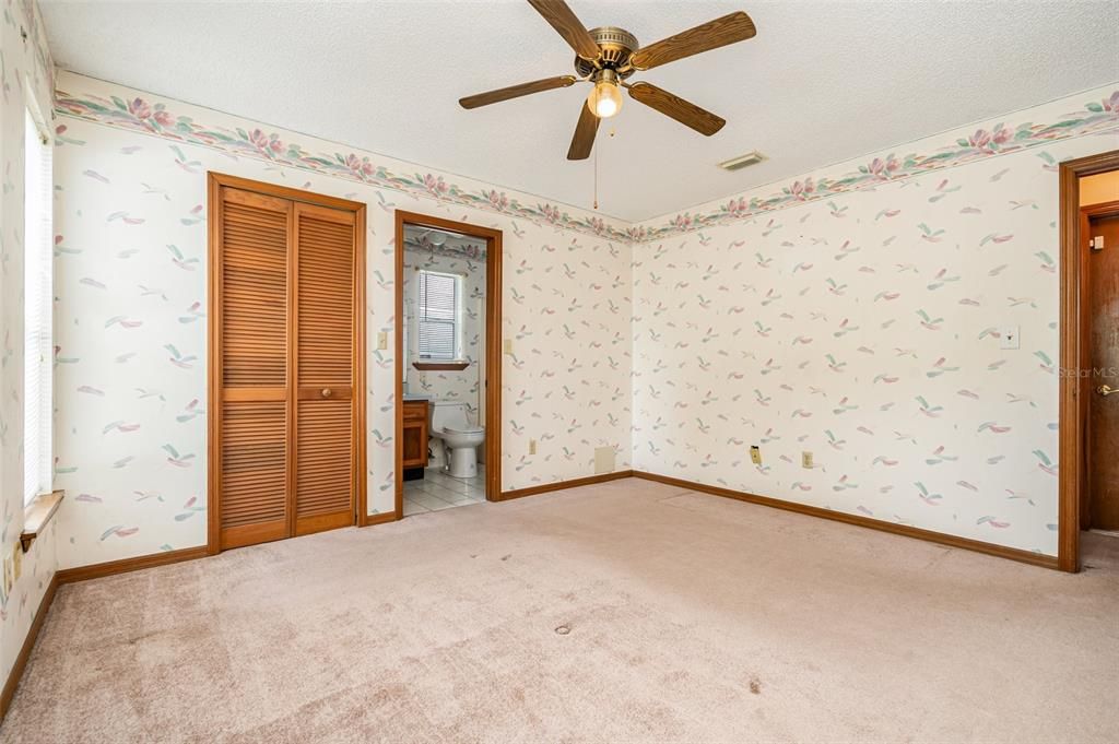 Active With Contract: $285,000 (3 beds, 2 baths, 1090 Square Feet)