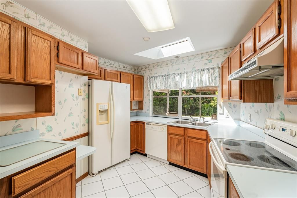 Active With Contract: $285,000 (3 beds, 2 baths, 1090 Square Feet)