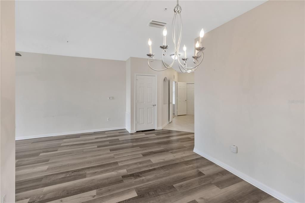 待售: $250,000 (2 贝兹, 2 浴室, 1414 平方英尺)