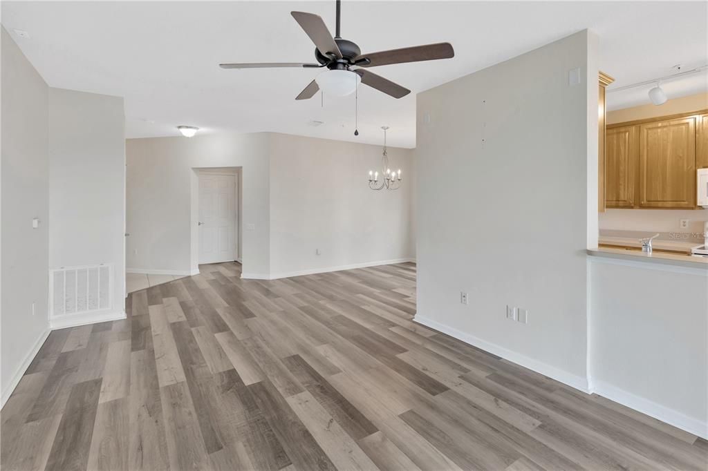 待售: $250,000 (2 贝兹, 2 浴室, 1414 平方英尺)