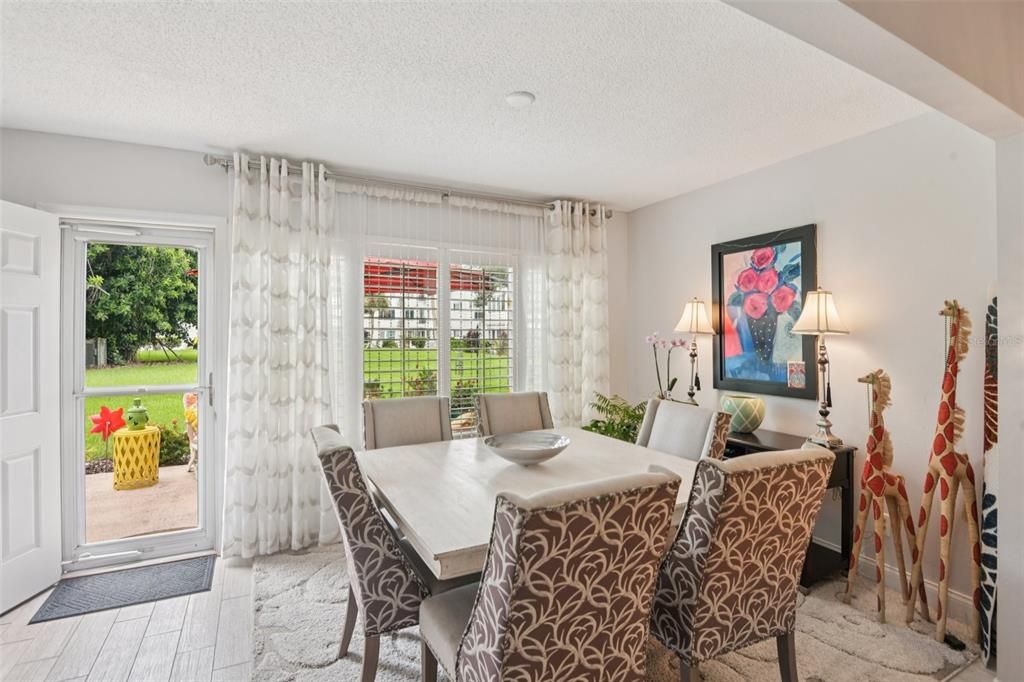 合同活跃: $325,000 (2 贝兹, 2 浴室, 1400 平方英尺)