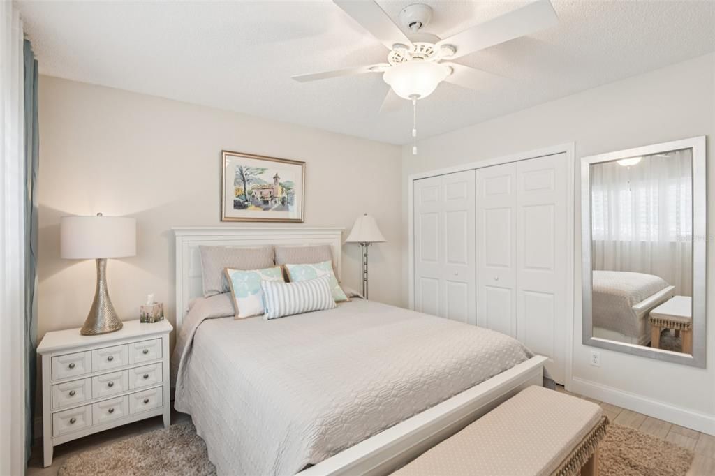 合同活跃: $325,000 (2 贝兹, 2 浴室, 1400 平方英尺)