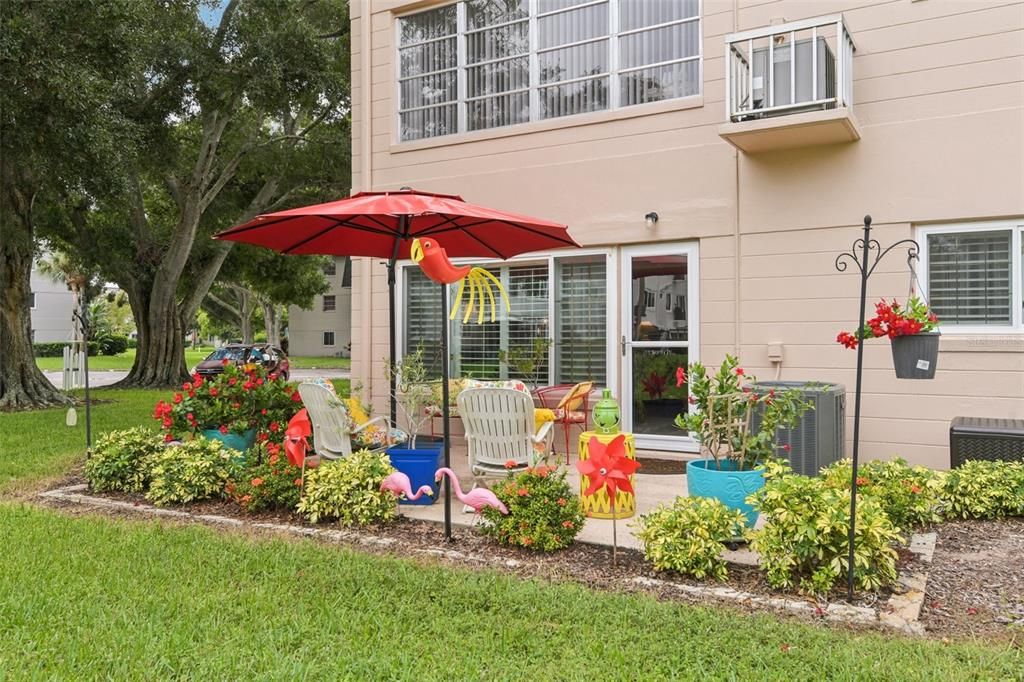 合同活跃: $325,000 (2 贝兹, 2 浴室, 1400 平方英尺)