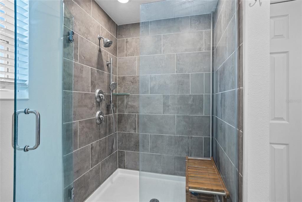 For Sale: $499,900 (5 beds, 3 baths, 2737 Square Feet)