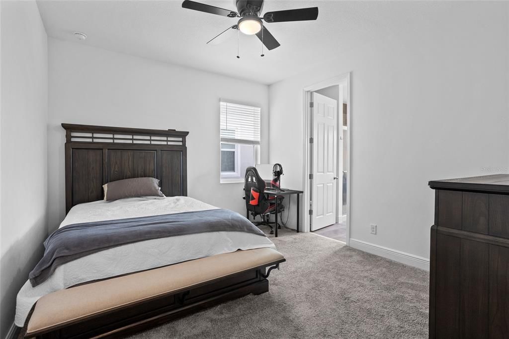 For Sale: $499,900 (5 beds, 3 baths, 2737 Square Feet)