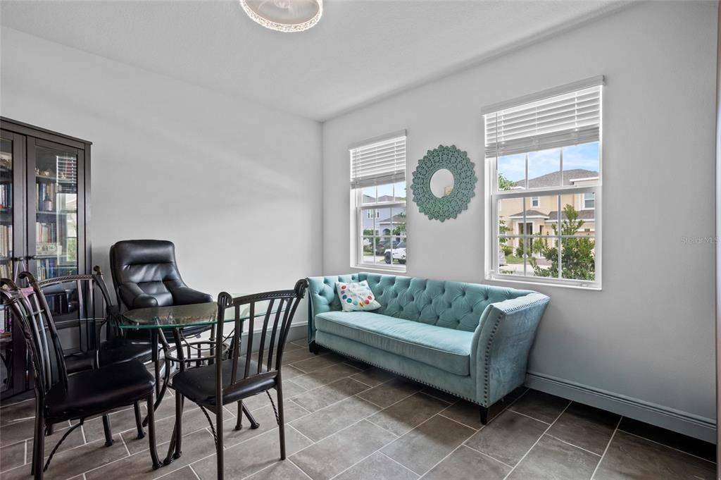 For Sale: $499,900 (5 beds, 3 baths, 2737 Square Feet)