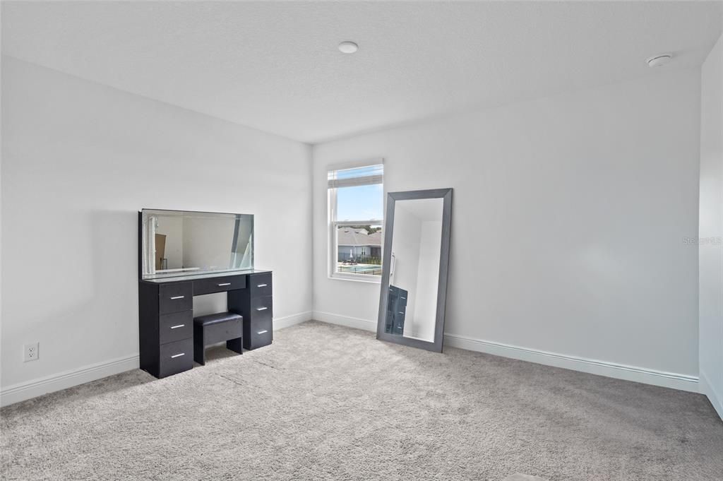 For Sale: $499,900 (5 beds, 3 baths, 2737 Square Feet)