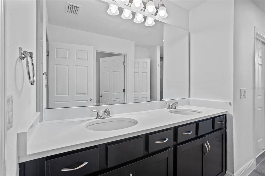 For Sale: $499,900 (5 beds, 3 baths, 2737 Square Feet)