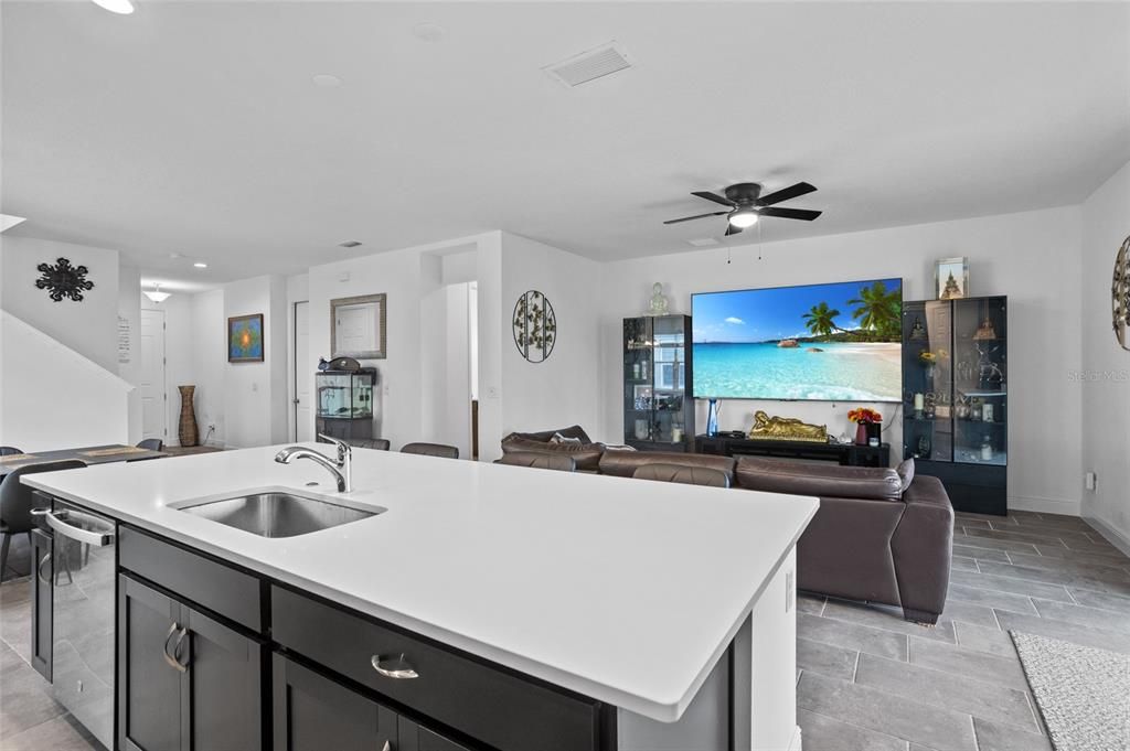 For Sale: $499,900 (5 beds, 3 baths, 2737 Square Feet)