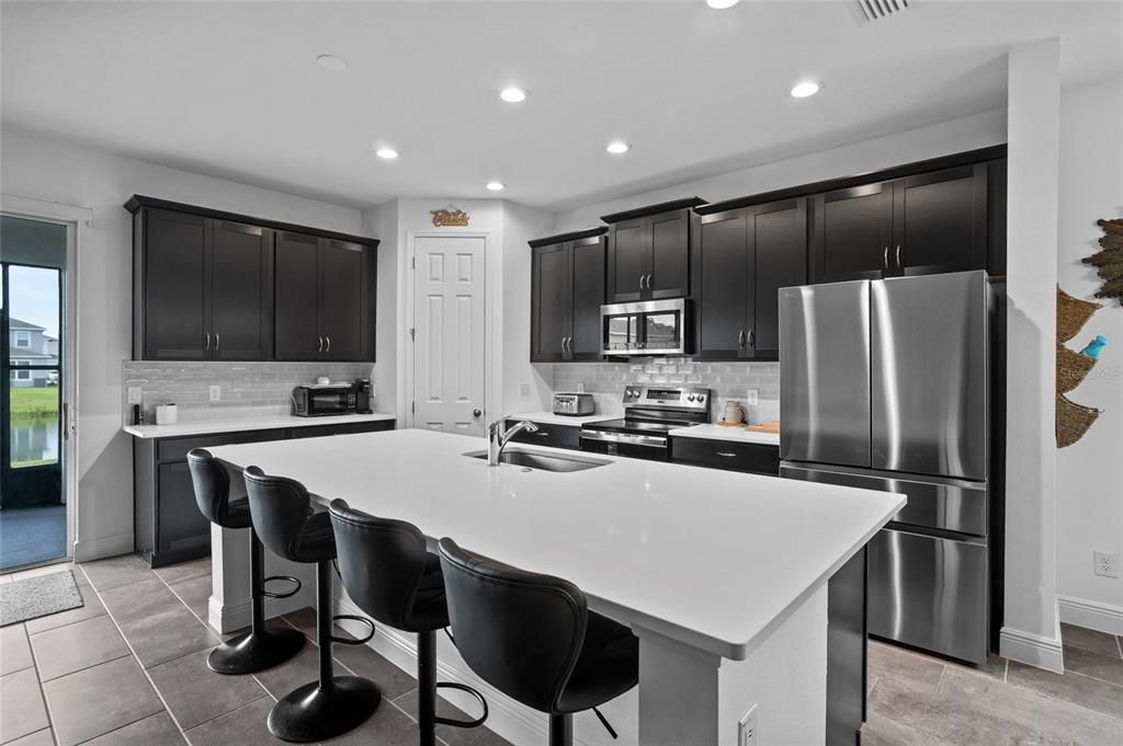 For Sale: $499,900 (5 beds, 3 baths, 2737 Square Feet)