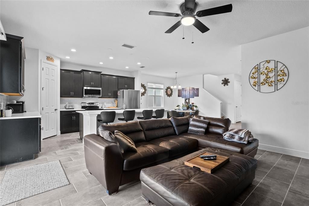 For Sale: $499,900 (5 beds, 3 baths, 2737 Square Feet)