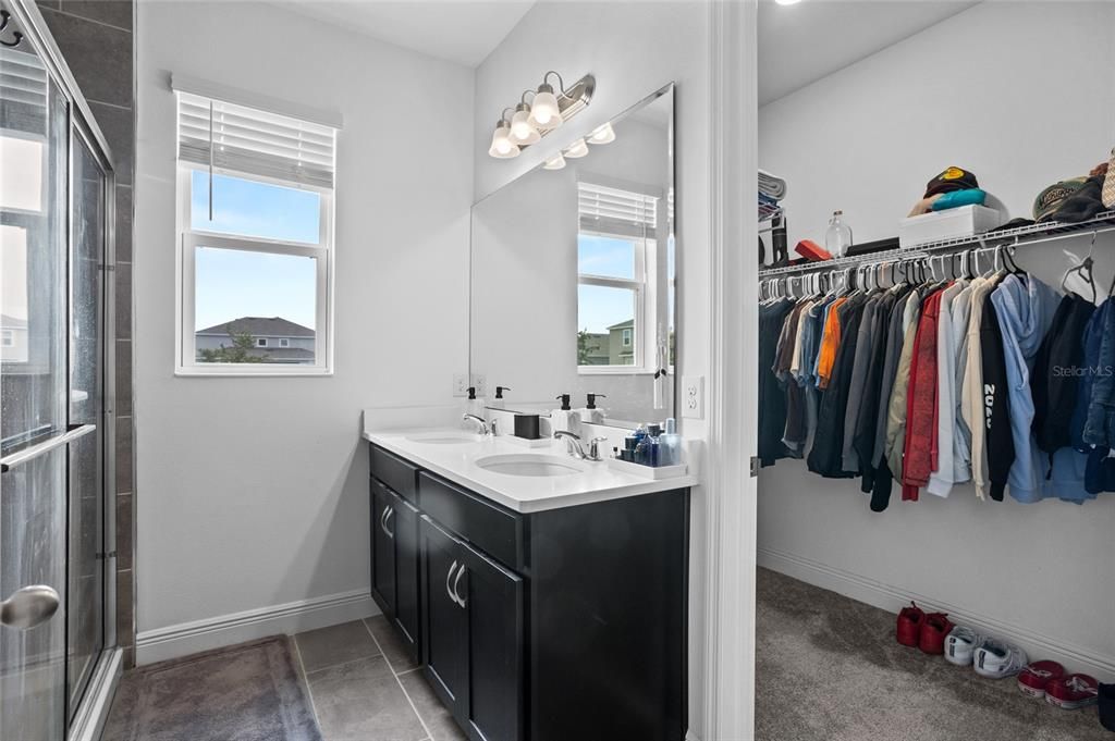 For Sale: $499,900 (5 beds, 3 baths, 2737 Square Feet)