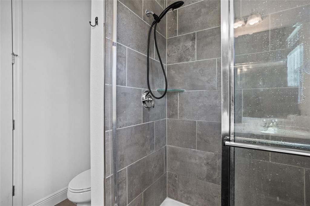 For Sale: $499,900 (5 beds, 3 baths, 2737 Square Feet)