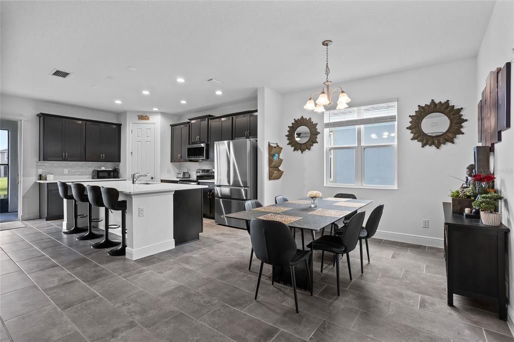 For Sale: $499,900 (5 beds, 3 baths, 2737 Square Feet)