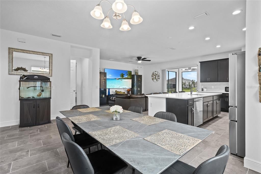 For Sale: $499,900 (5 beds, 3 baths, 2737 Square Feet)