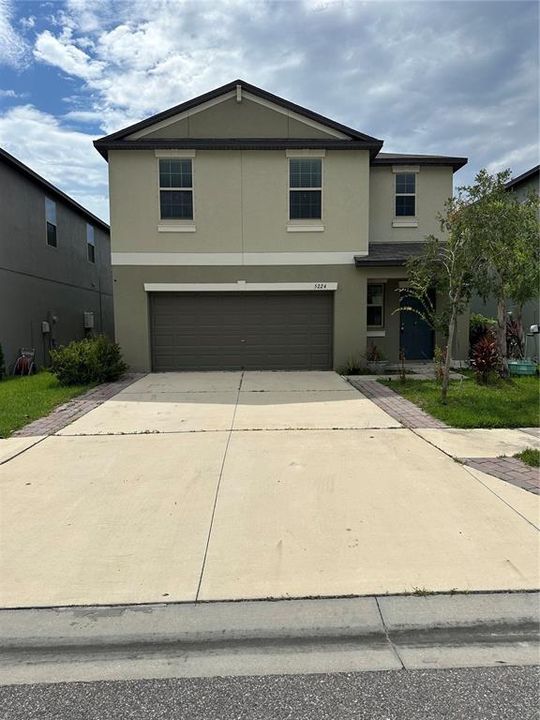 Active With Contract: $300,000 (4 beds, 2 baths, 1914 Square Feet)