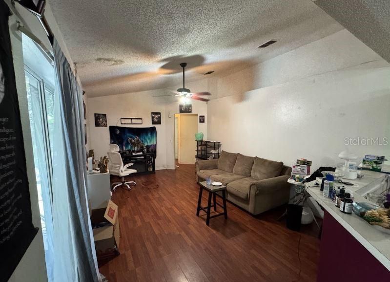 Activo con contrato: $150,000 (4 camas, 2 baños, 1730 Pies cuadrados)