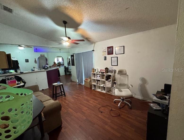 Activo con contrato: $150,000 (4 camas, 2 baños, 1730 Pies cuadrados)