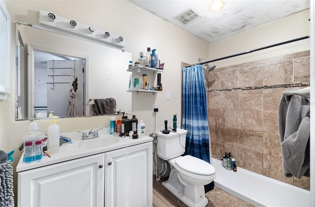 待售: $240,000 (3 贝兹, 2 浴室, 1889 平方英尺)