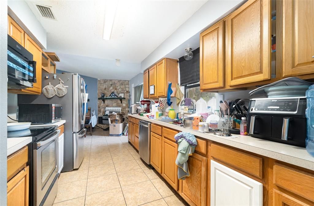 待售: $240,000 (3 贝兹, 2 浴室, 1889 平方英尺)