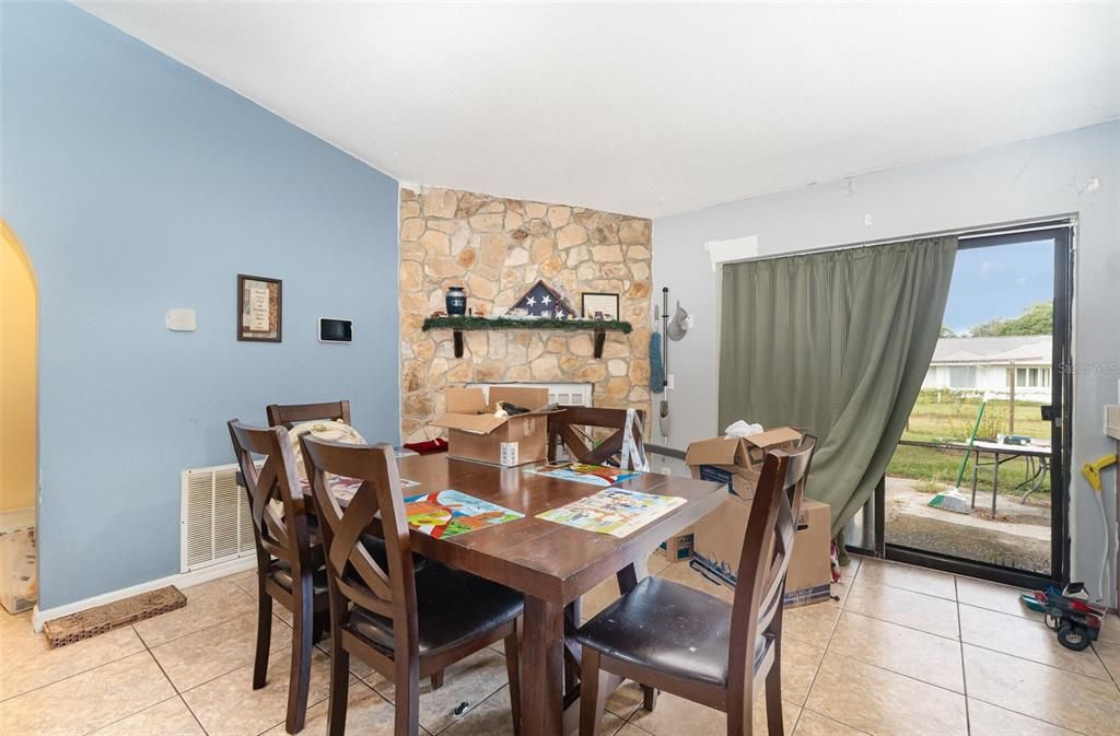 待售: $240,000 (3 贝兹, 2 浴室, 1889 平方英尺)