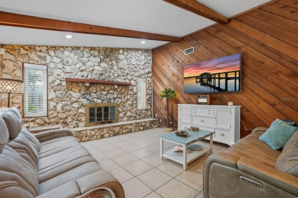 For Sale: $399,000 (4 beds, 2 baths, 1957 Square Feet)