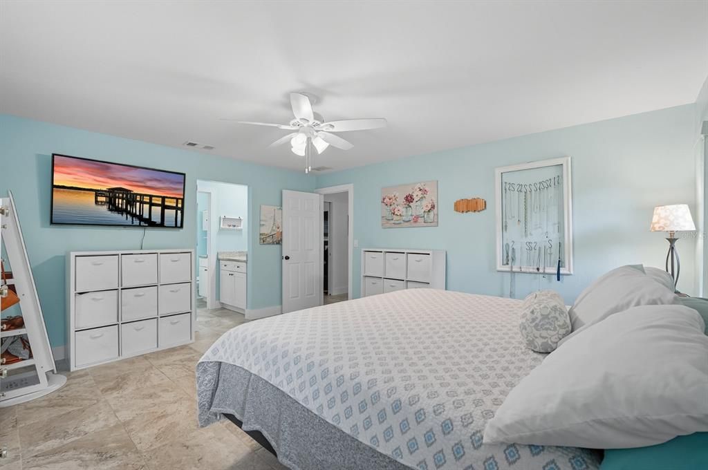 For Sale: $399,000 (4 beds, 2 baths, 1957 Square Feet)