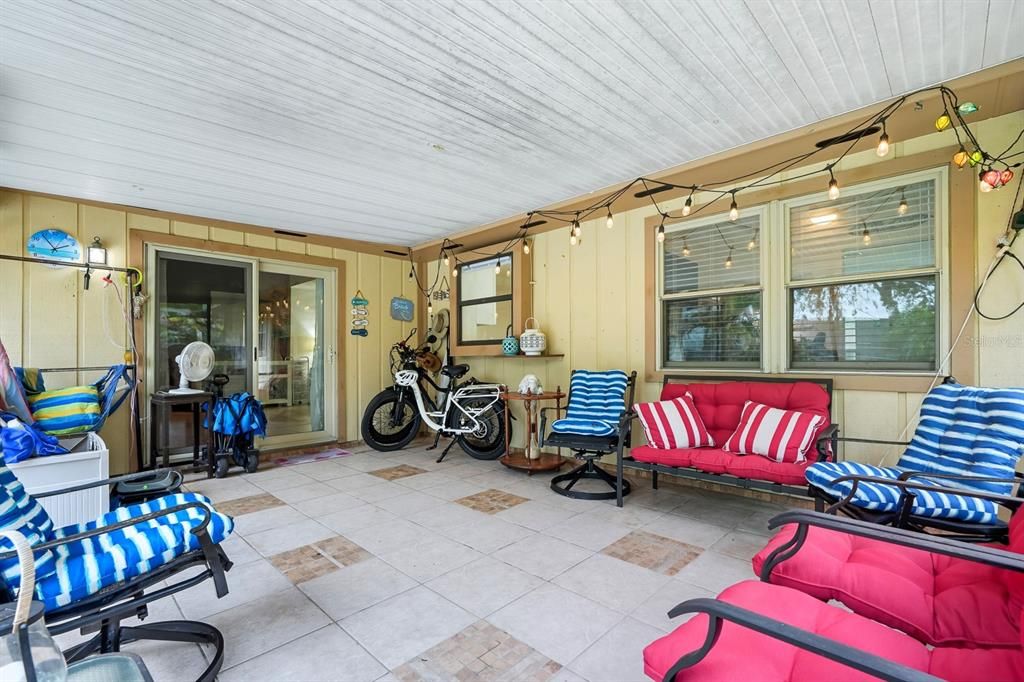 For Sale: $399,000 (4 beds, 2 baths, 1957 Square Feet)