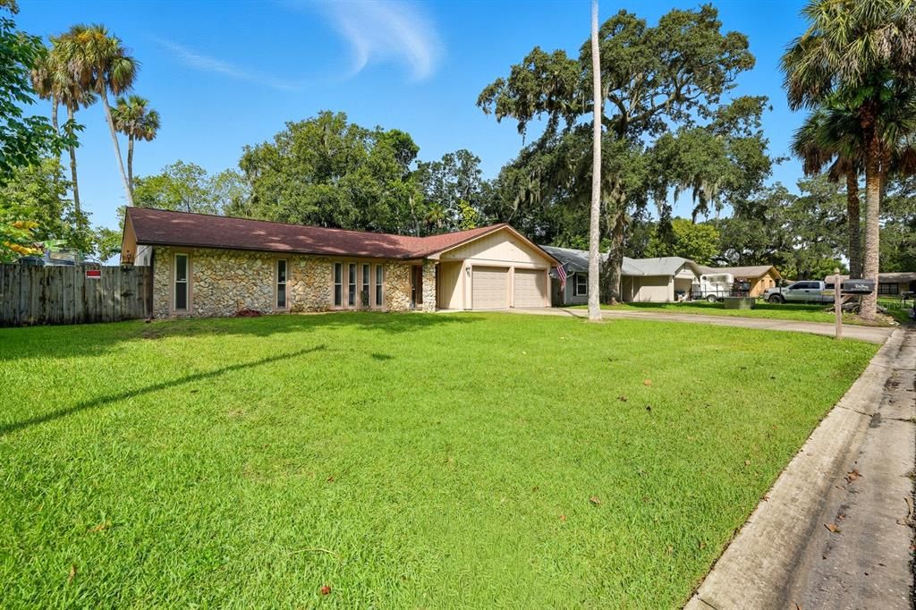 For Sale: $399,000 (4 beds, 2 baths, 1957 Square Feet)