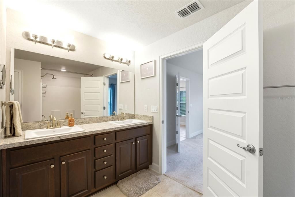 На продажу: $305,500 (4 спален, 2 ванн, 1754 Квадратных фут)